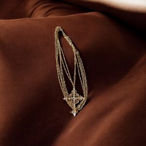 Elegant Gold Pendant Necklace